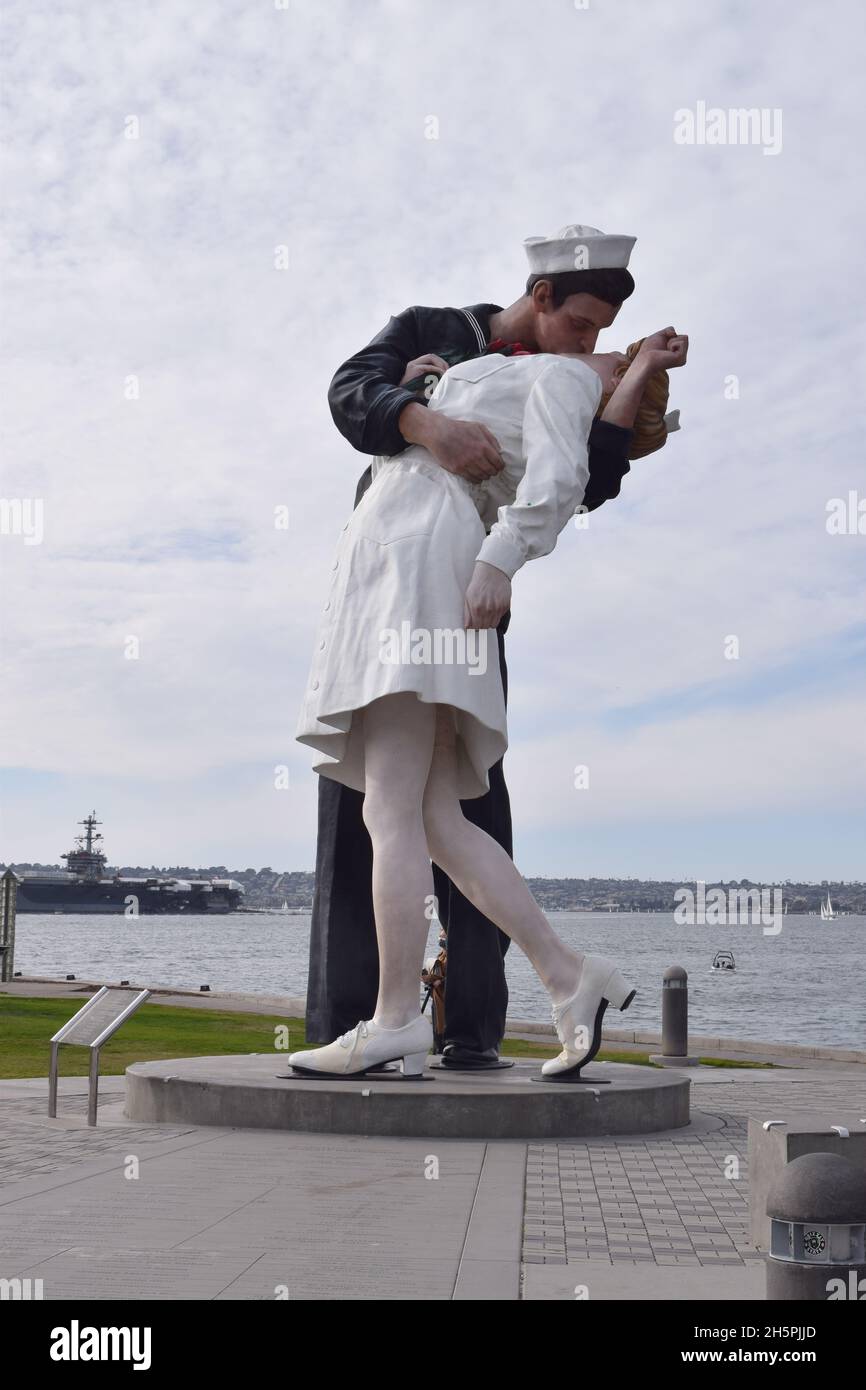Famous Kissing Soldier statue in San Diego Stock Photo Alamy