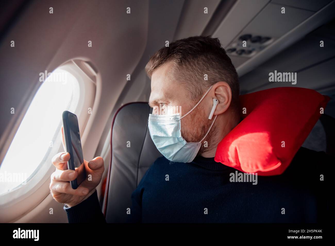 Male passenger mobile phone flight hi-res stock photography and images -  Page 5 - Alamy