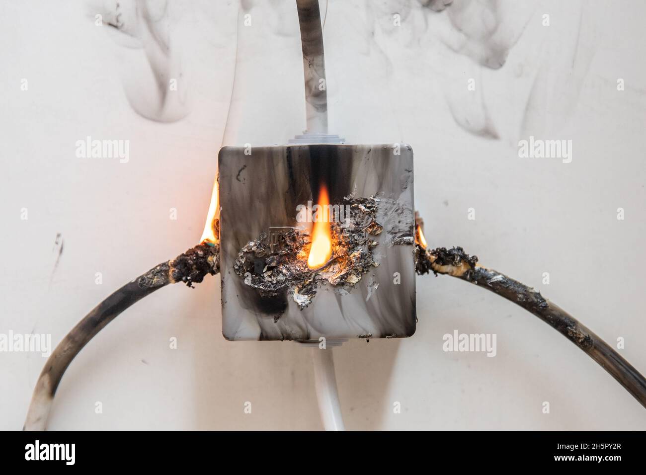 Electrical short circuit hires stock photography and images Alamy