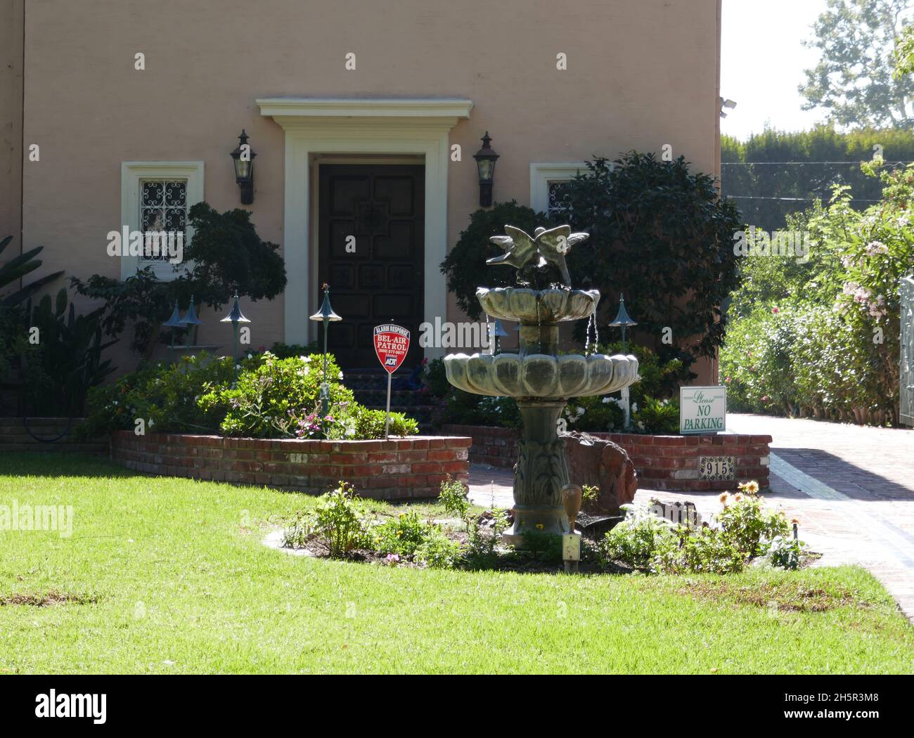 Beverly Hills, California, USA 14th September 2021 A general view of atmosphere of Director Chandler Sprague and Actress Pauline Starke's Former home/house at 915 N. Roxbury Drive on September 14, 2021 in Beverly Hills, California, USA. Photo by Barry King/Alamy Stock Photo Stock Photo