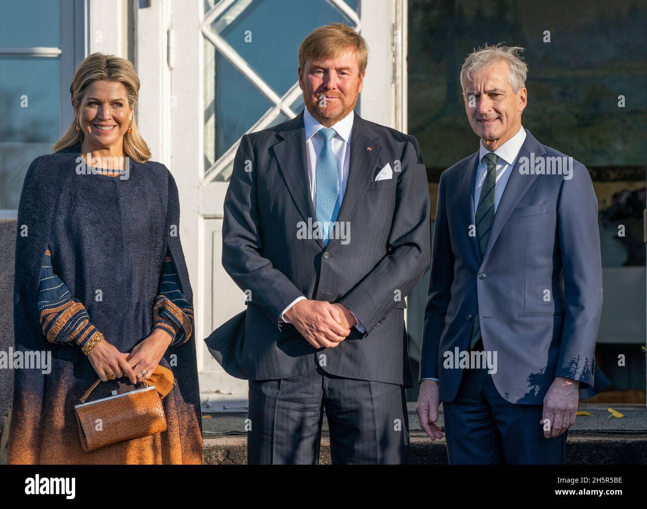 Oslo 20211110.Prime Minister Jonas Gahr Store receives King Willem-Alexander and Queen Maxima from the Netherlands at Akershus Fortress on Wednesday. POOL Photo: Torstein Boe / NTB Stock Photo