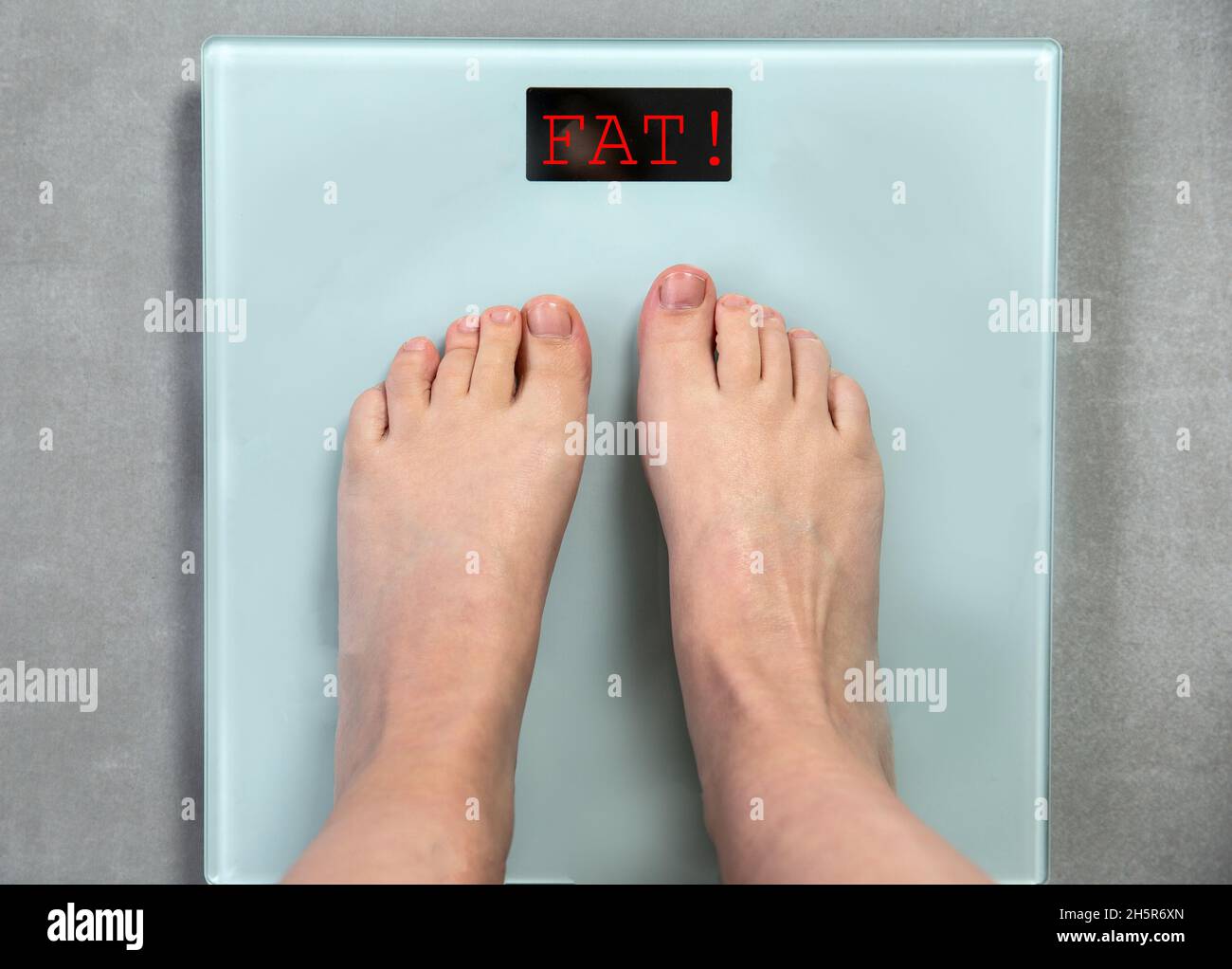 https://c8.alamy.com/comp/2H5R6XN/feet-on-digital-weight-scale-with-word-fat-top-view-message-unhealthy-lifestylelose-weight-message-help-concept-2H5R6XN.jpg