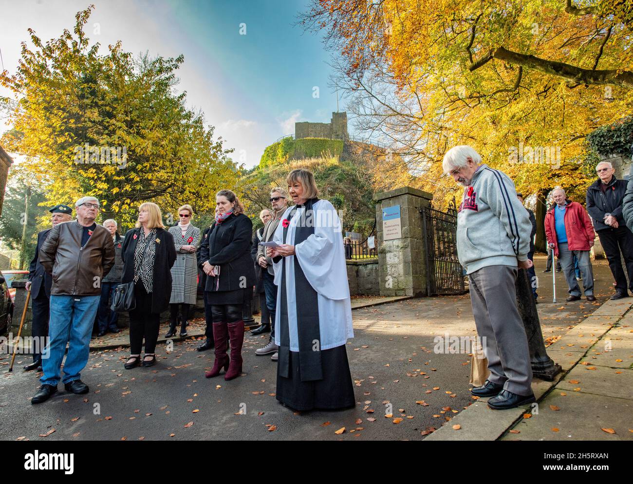 Clitheroe, Lancashire, UK. 11th Nov, 2021. Remembrance Day in Clitheroe, Lancashire where vicar Catherine Hale-Heighway led the prayers. Credit: John Eveson/Alamy Live News Stock Photo