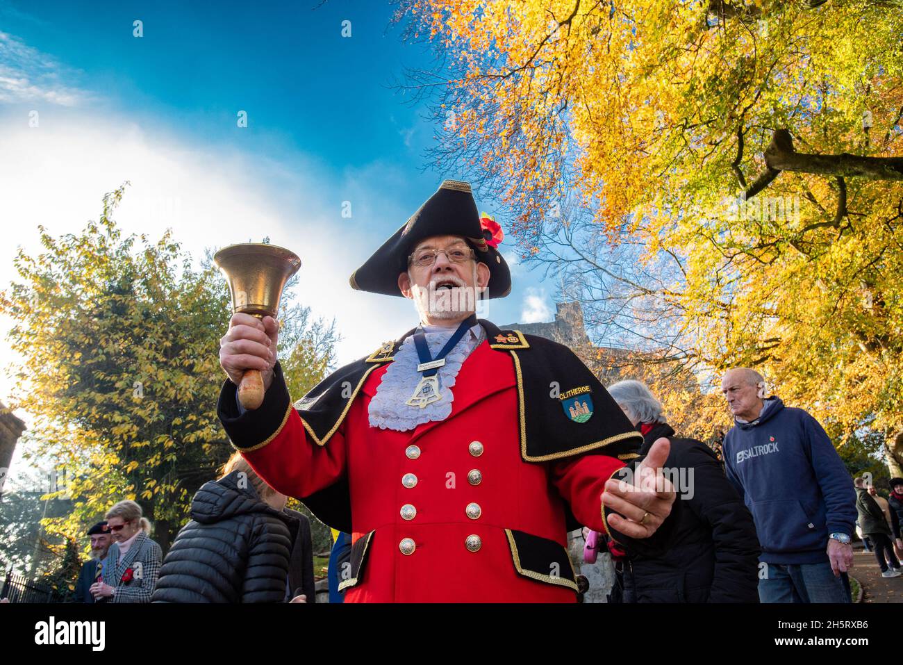 Clitheroe, Lancashire, UK. 11th Nov, 2021. Clitheroe town crier Roland