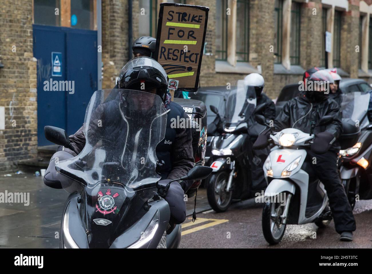 Deliveroo moped hi-res stock photography and images - Alamy