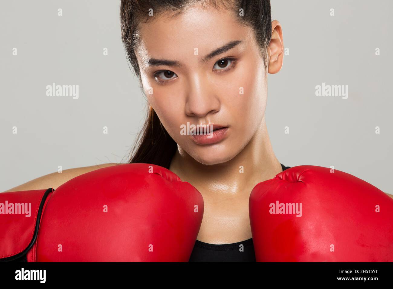 Young and beautiful female boxer Stock Photo Alamy