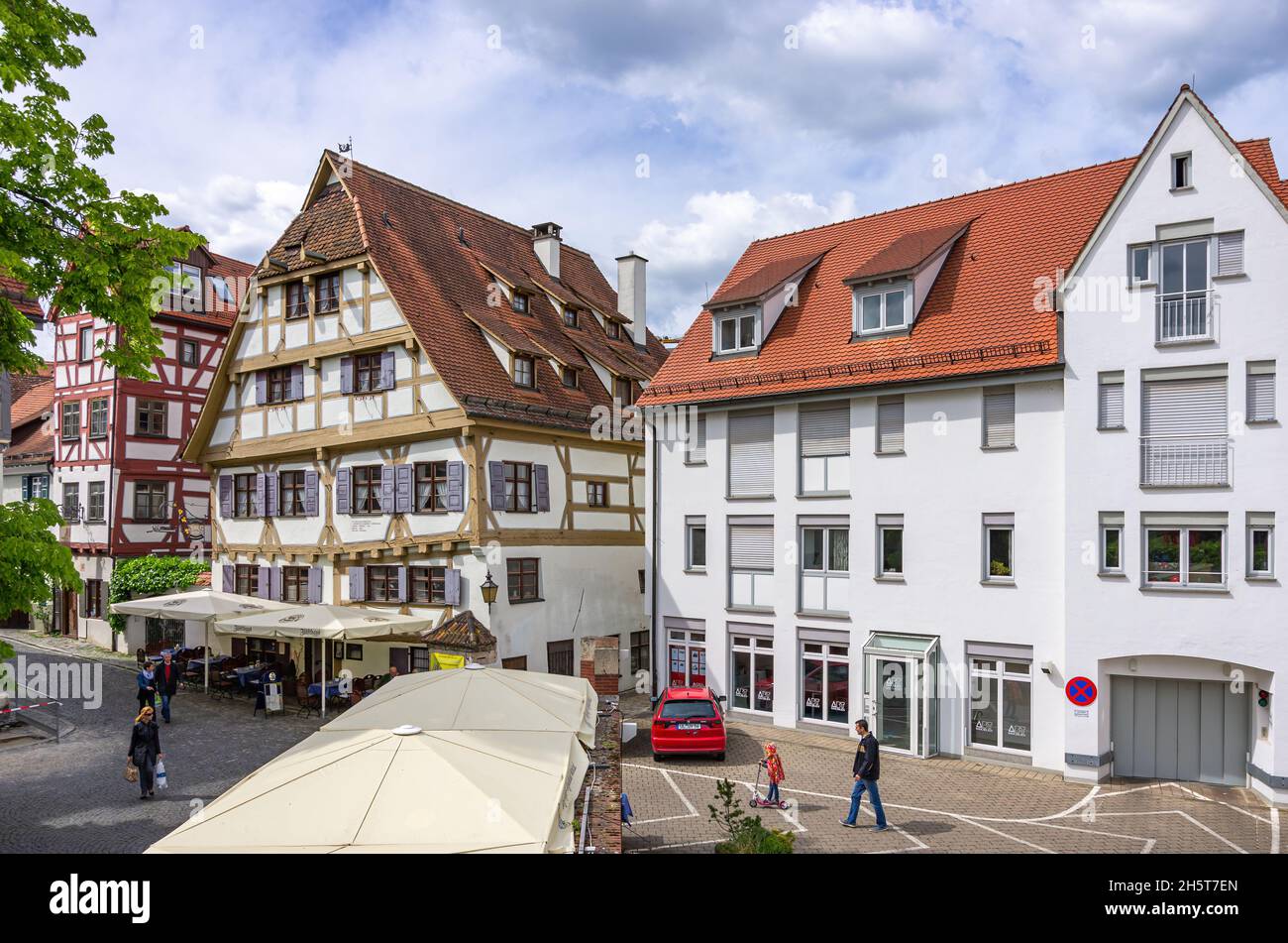 On the way in the fishermen's quarter of Ulm, Baden-Württemberg, Germany: The Guild House of the Shipmen in Fischergasse, nowadays a popular inn. Stock Photo