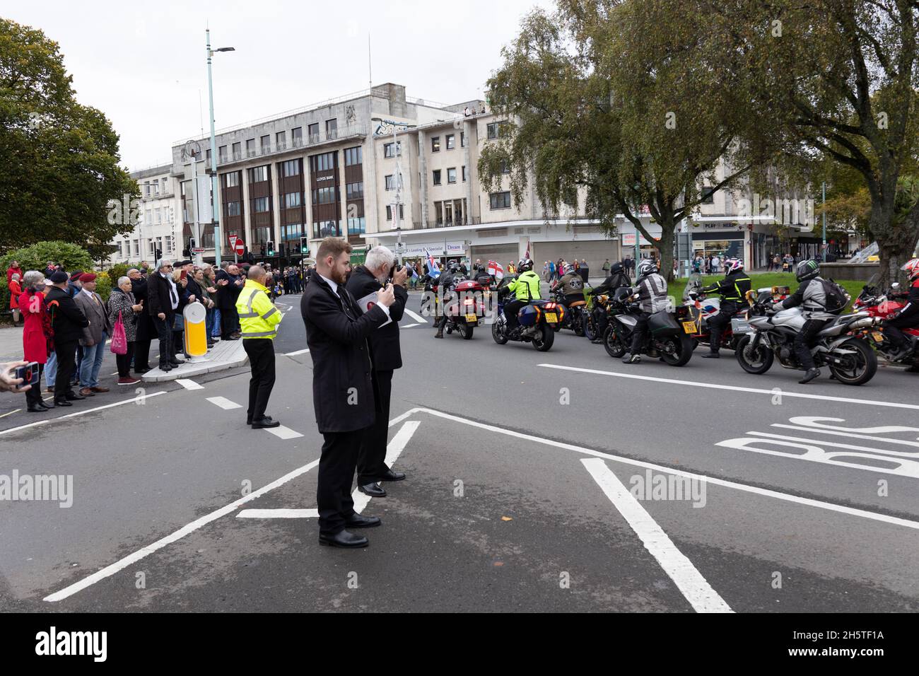 Dennis Hutchings Funeral 11/11/2021 British Soldier, Bikes and crowds arriving Stock Photo