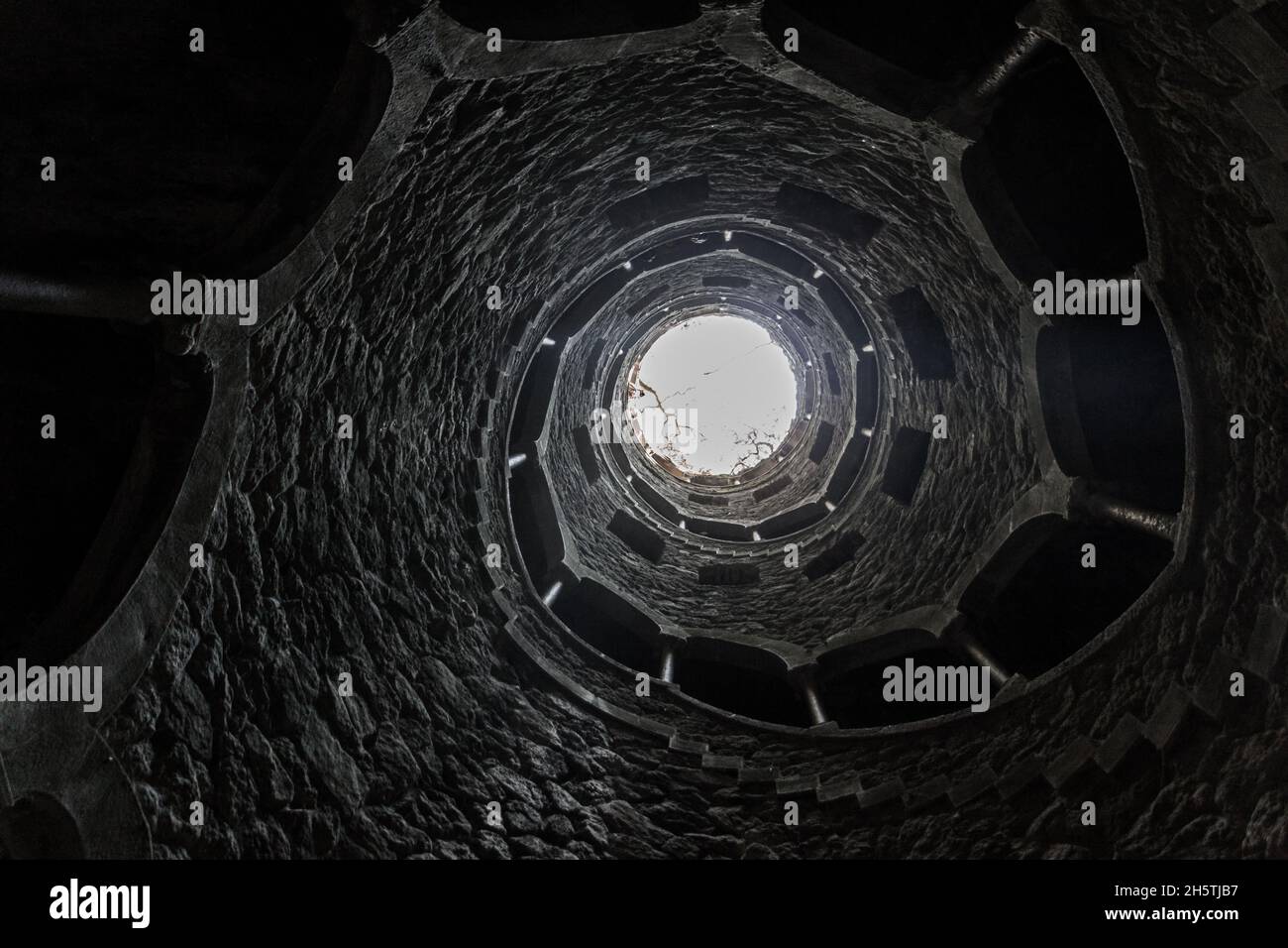 Poco Iniciatico Initiation Well in Quinta da Regaleira complex in ...