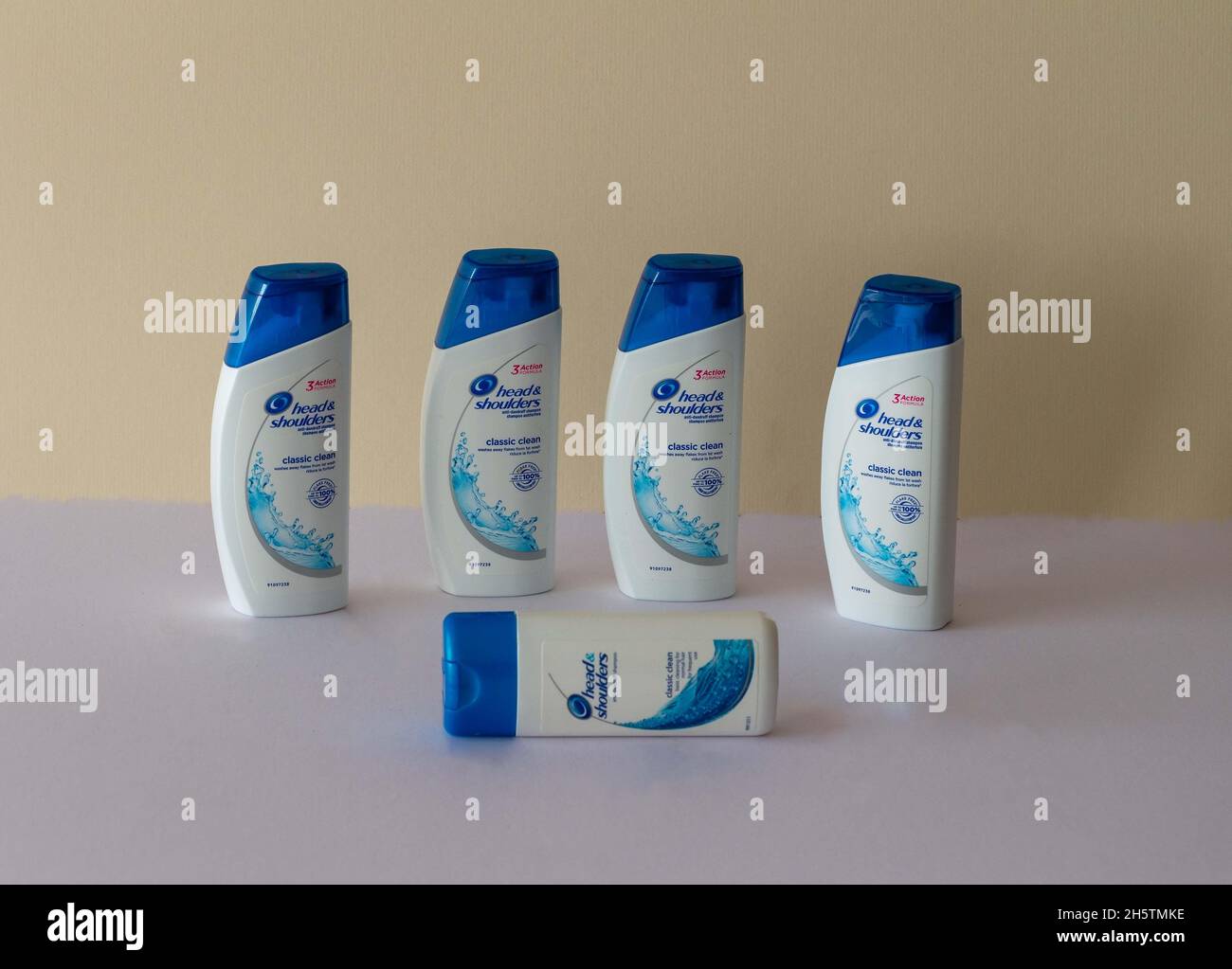 Travel size products hi-res stock photography and images - Alamy