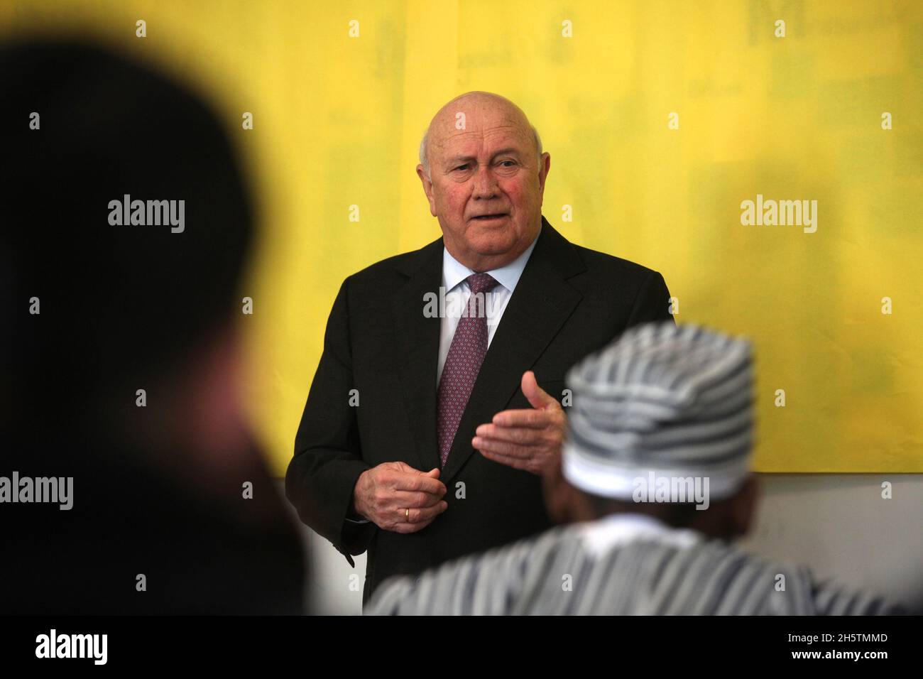 Chicago, USA. 23rd Apr, 2012. Former South African President and Nobel Laureate Frederik Willem de Klerk answers questions from students at The Chicago Academy in Chicago, Illinois, Monday April 23, 2012. (Photo by Nancy Stone/Chicago Tribune/MCT/Sipa USA) Credit: Sipa USA/Alamy Live News Stock Photo