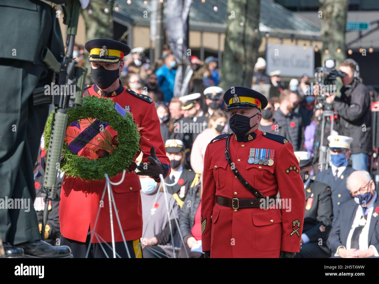 Halifax, Nova Scotia, Canada. November 11th, 2021. Remembrance Day ceremony on the 100th anniversary of the remembrance poppy in Canada, held at the Halifax Cenotaph. Representant of the RCMP laying a wreath on the war memorial. Credit: meanderingemu/Alamy Live News Stock Photo