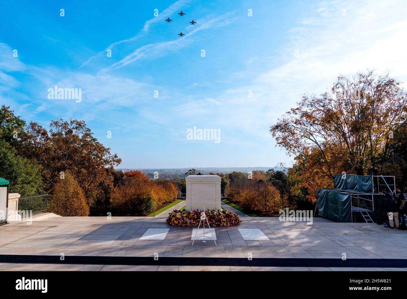 Arlington, Virginia. 11th Nov, 2021. A formation of United States Navy F/A-18 Hornets fly over during a centennial ceremony for the Tomb of the Unknown Soldier, in Arlington National Cemetery, on Veterans Day, Thursday, Nov. 11, 2021, in Arlington, Virginia. Credit: Alex Brandon/Pool via CNP/dpa/Alamy Live News Stock Photo