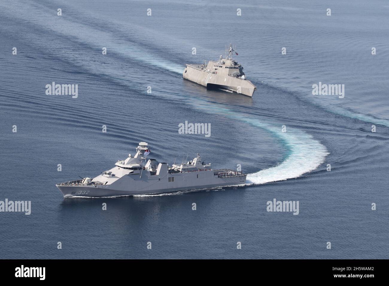 The Indonesian Navy Martadinata-class frigate KRI I Gusti Ngurah Rai, left, during a passing exercise with the U.S. Navy Independence-variant littoral combat ship USS Jackson, right, during Cooperation Afloat and Readiness and Training November 9, 2021in the Java Sea. Stock Photo