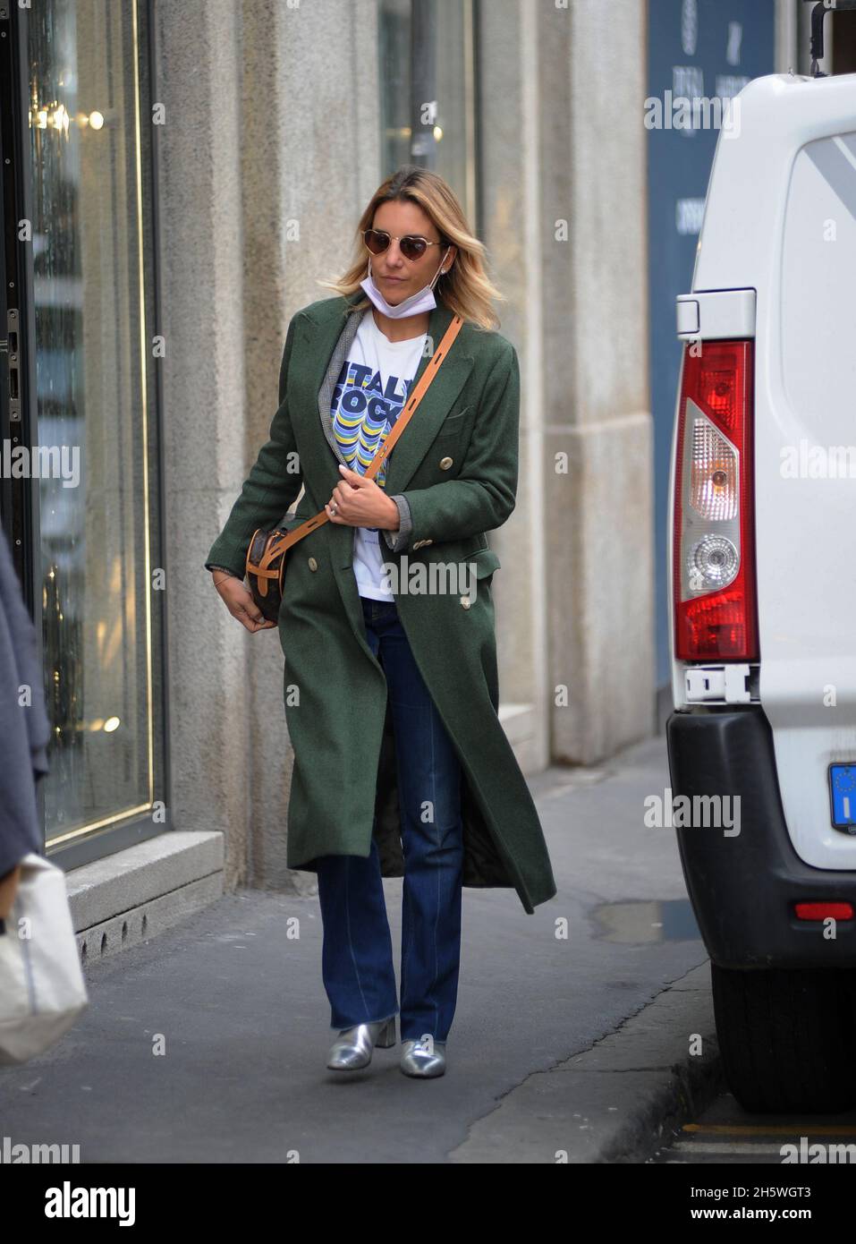 Milan, Italy. 11th Nov, 2021. Milan, 11-11-2021 Rosa Fanti, wife of chef CARLO CRACCO, strolls through the streets of the center. Credit: Independent Photo Agency/Alamy Live News Stock Photo