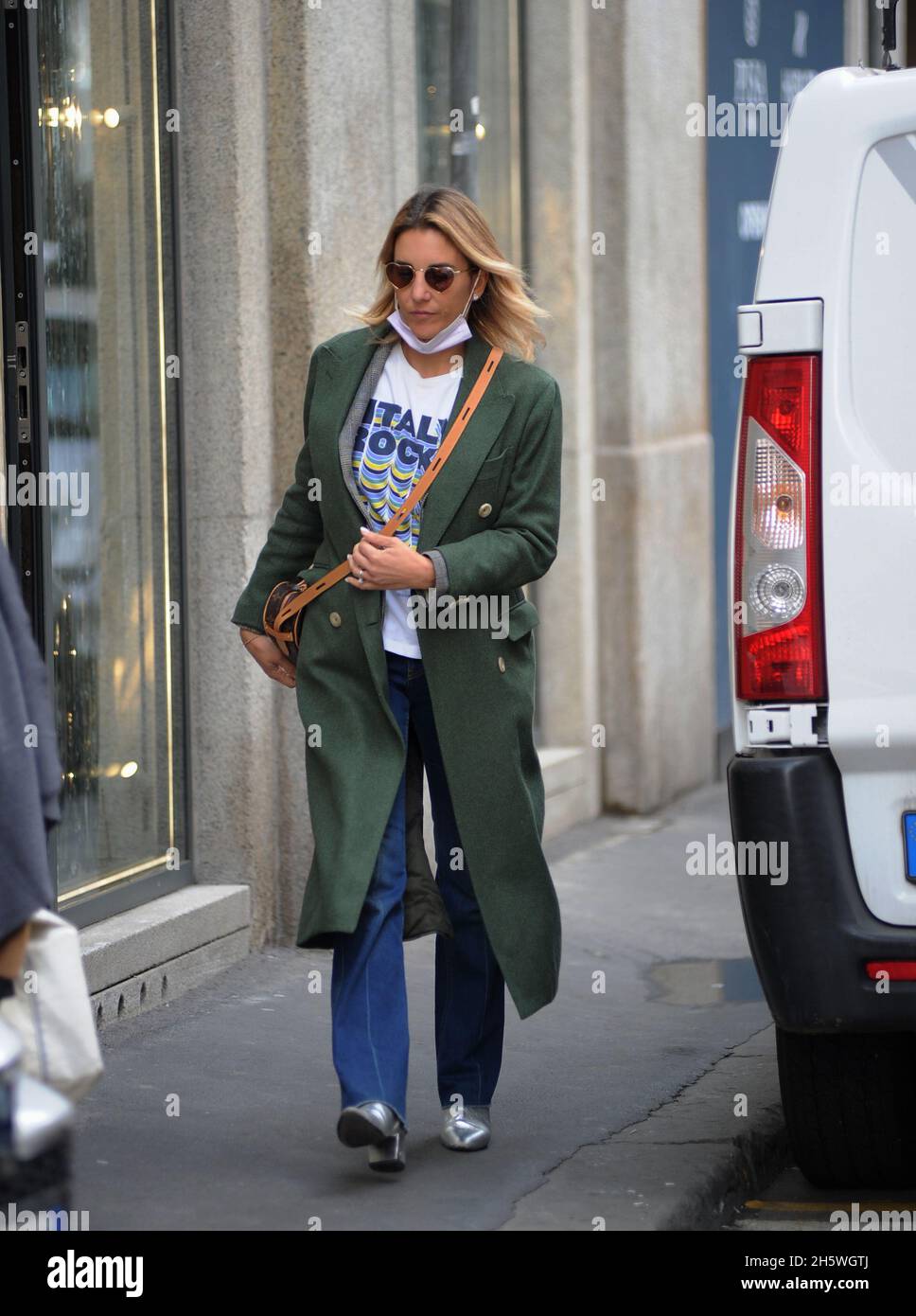 Milan, Italy. 11th Nov, 2021. Milan, 11-11-2021 Rosa Fanti, wife of chef CARLO CRACCO, strolls through the streets of the center. Credit: Independent Photo Agency/Alamy Live News Stock Photo