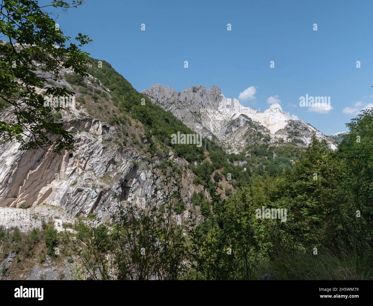 Mountainside Rocks Construction site in mountainside hi-res stock photography and images ...