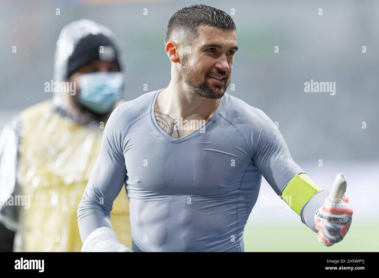 Sydney, Australia. 11th Nov, 2021. MATHEW RYAN of the Australian Socceroos thanks the crowd after the World Cup Qualifier football match between Australia Socceroos and Saudi Arabia on November 11, 2021 at CommBank Stadium in Sydney, Australia Credit: IOIO IMAGES/Alamy Live News Stock Photo