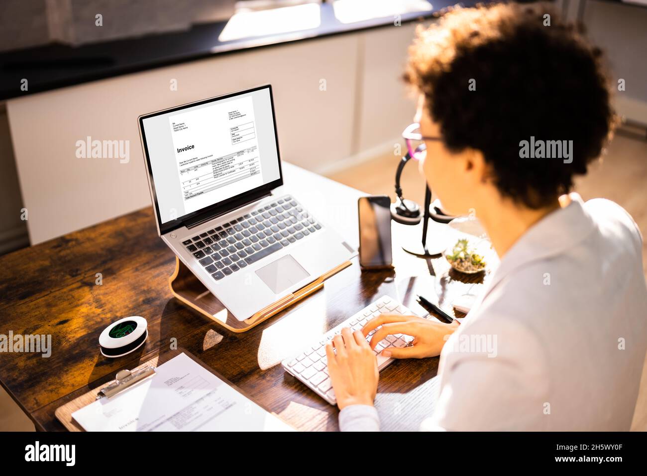 E Invoice Business Management. Accountant Using Electronic Invoice Stock Photo
