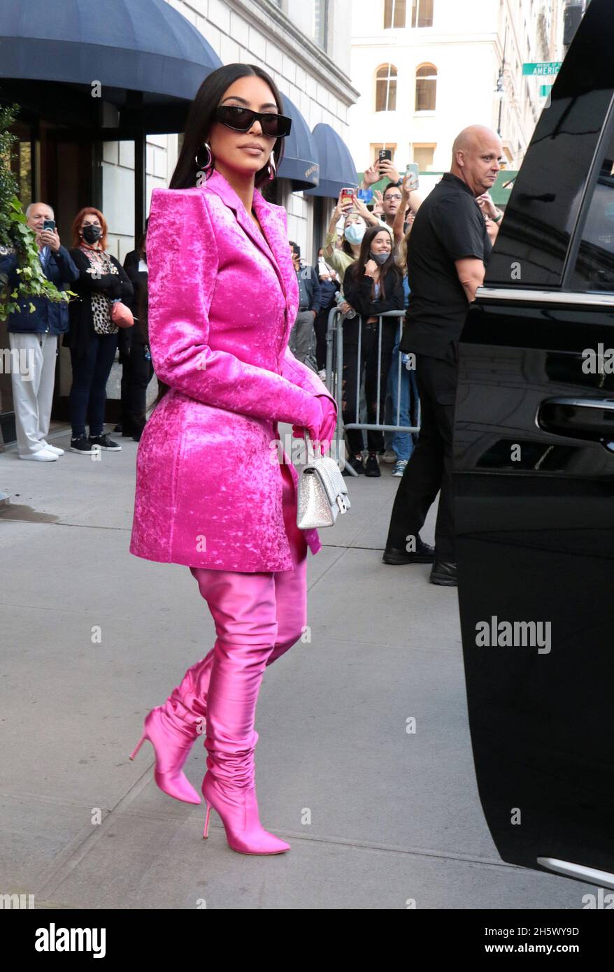 Kim kardashian shop pink blazer