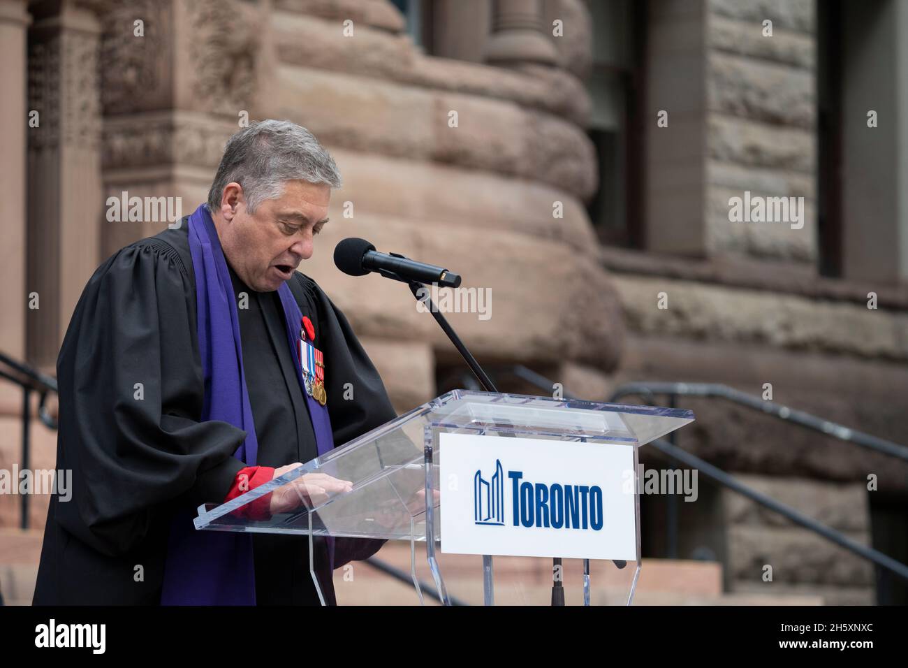 Chaplain Philip C. Ralph, Captain (Ret'd) for Wounded Warriors Canada gives Benediction, Remembrance Day Ceremony, Old City Hall, Toronto, Canada 2021 Stock Photo