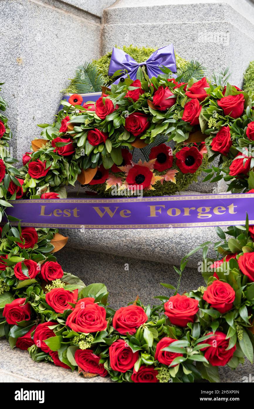 Poppy remembrance wreath hi-res stock photography and images - Alamy