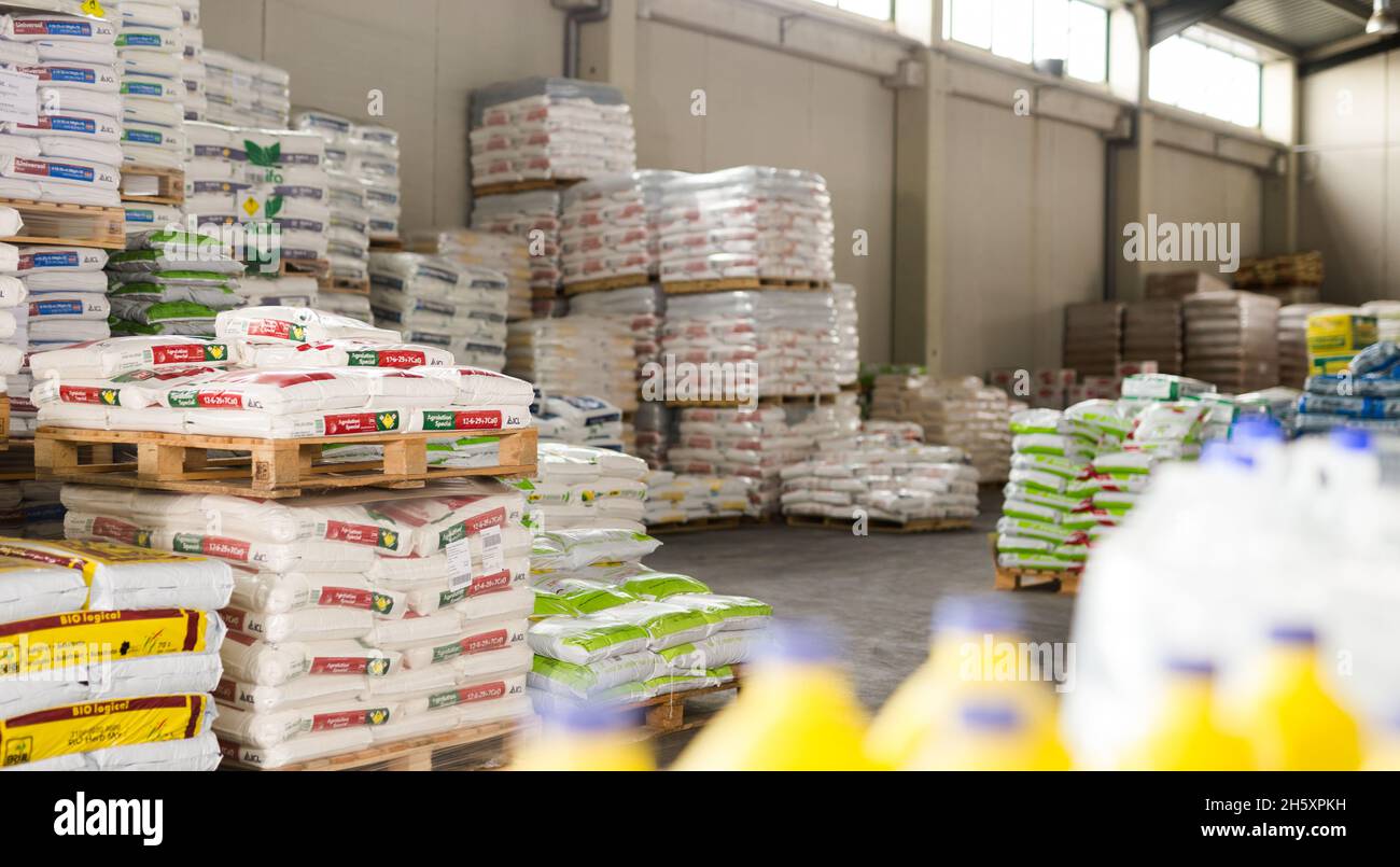 Fertilizers, pesticides and soil in hypermarket Stock Photo Alamy