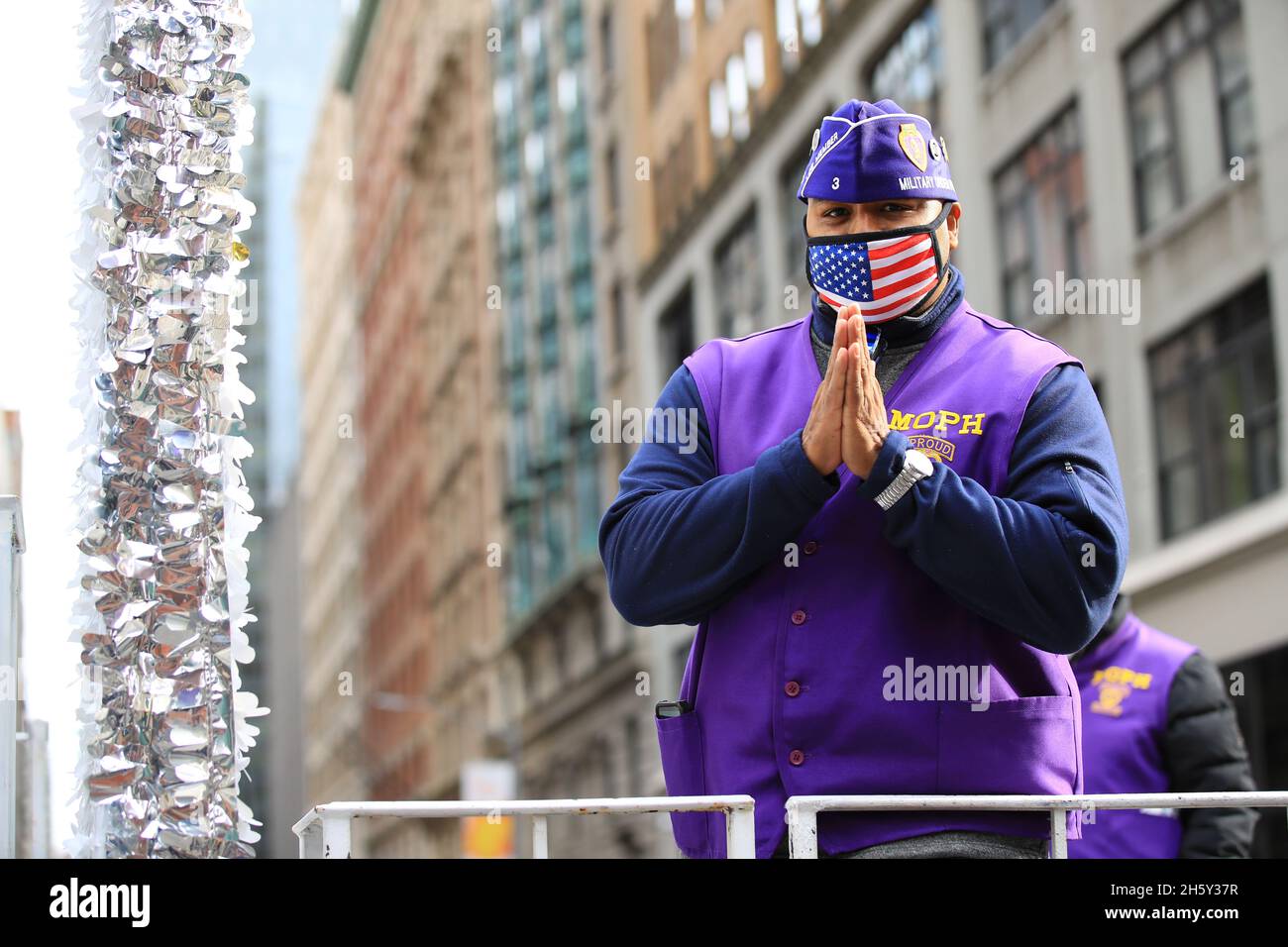 New York, N.Y/USA 11th Nov. 2021 A veteran smiles while waving on