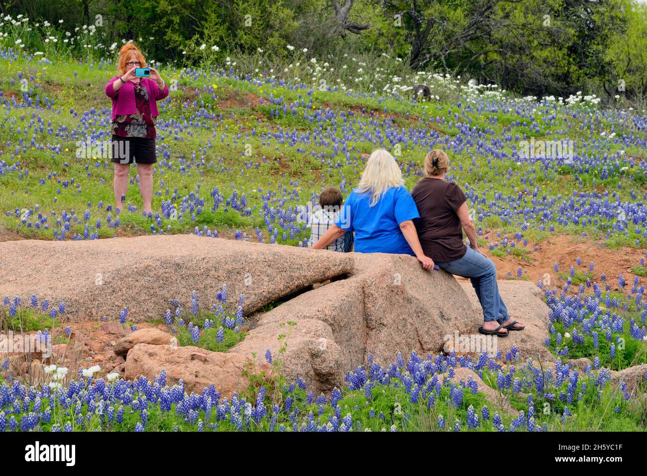 and tourists Coal creek, Willow City Loop, Gillespie County