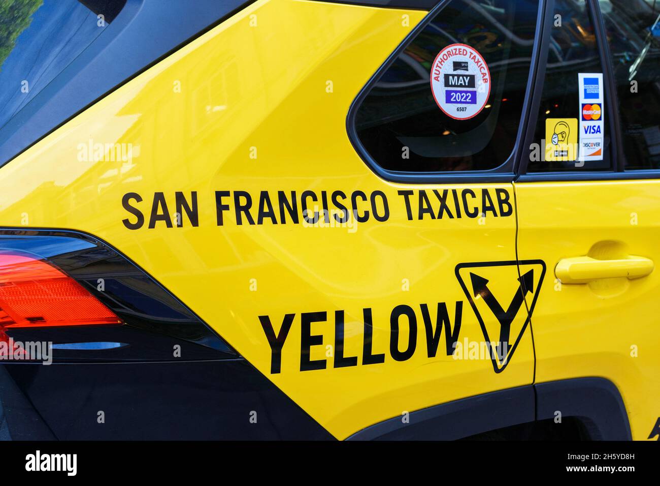 Yellow taxi cab san francisco hi-res stock photography and images
