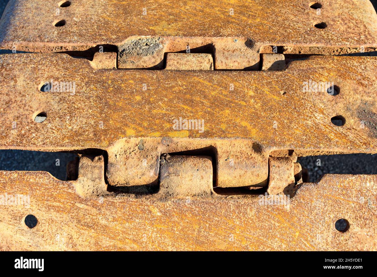 Rusted steel continuous tracks. Close up Stock Photo - Alamy