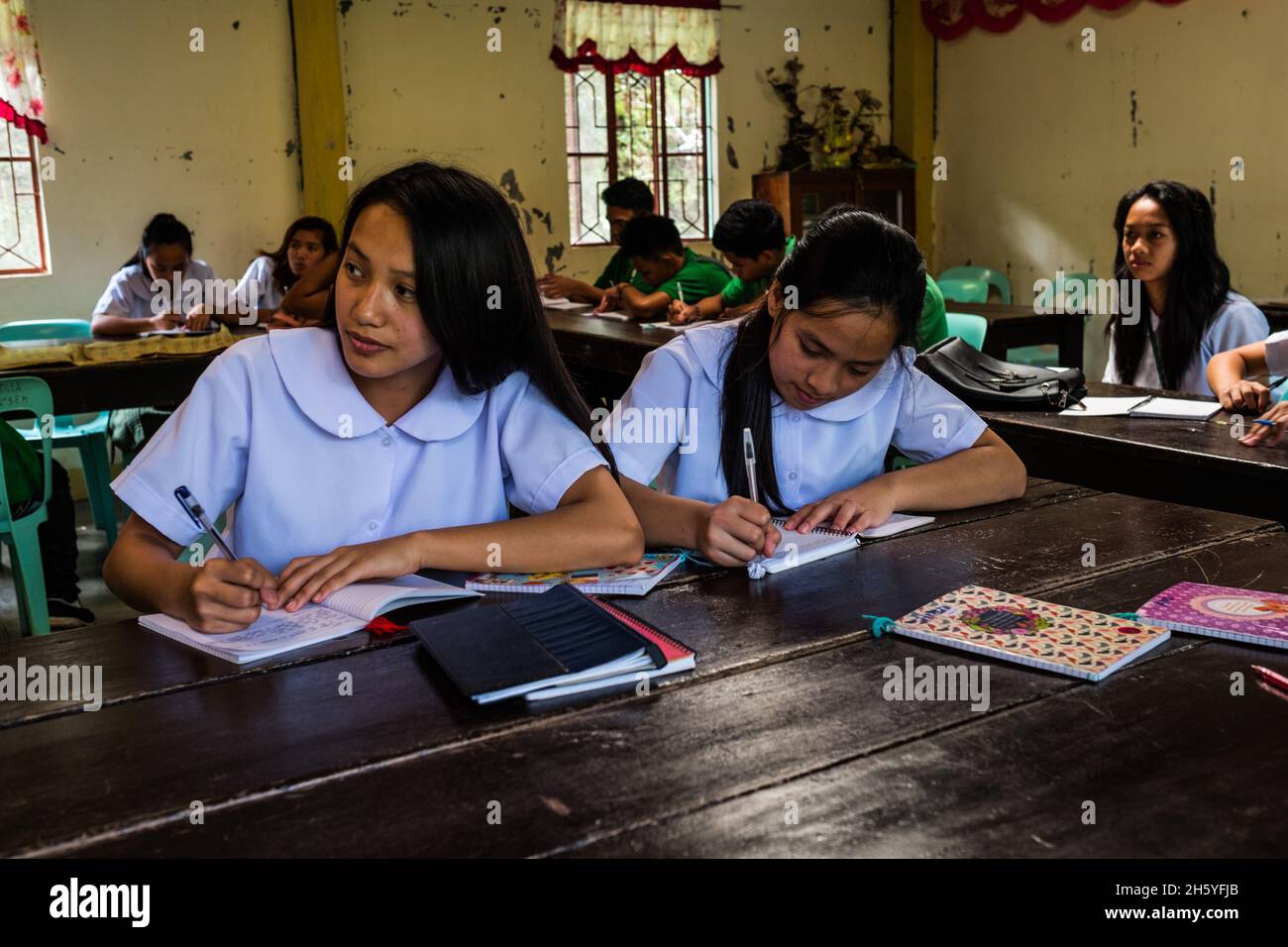 July 2017. Students at the Kalahan Acadamy, a program of the Kalahan Educational Foundation (KEF). The school attracts students from around the region for it's combination of quality education and christian values. Education also provides alternatives from traditional livilihoods based on harvesting from the forest. Imugan, Nueva Vizcaya, Philippines. Stock Photo