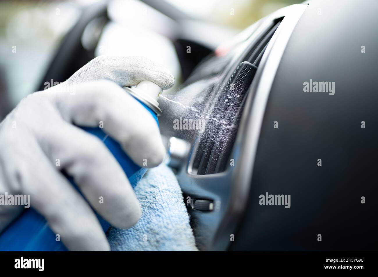 Cleaning the air conditioning hires stock photography and images Alamy