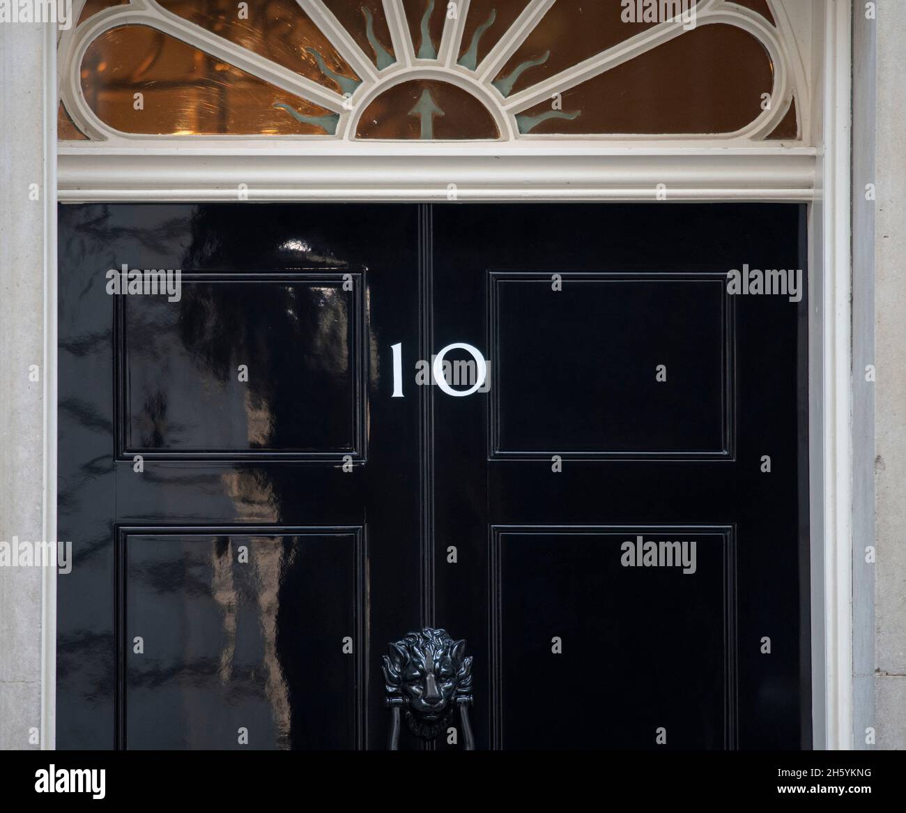 Frontage of 10 Downing Street in Westminster, central London. Home of the British Prime Minister. Credit: malcolm Park/Alamy Stock Photo