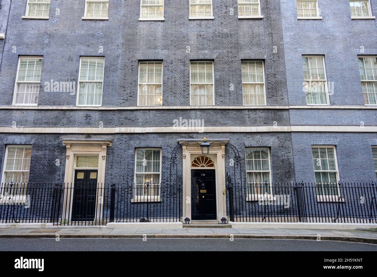 Frontage of 10 Downing Street in Westminster, central London. Home of the British Prime Minister. Credit: malcolm Park/Alamy Stock Photo