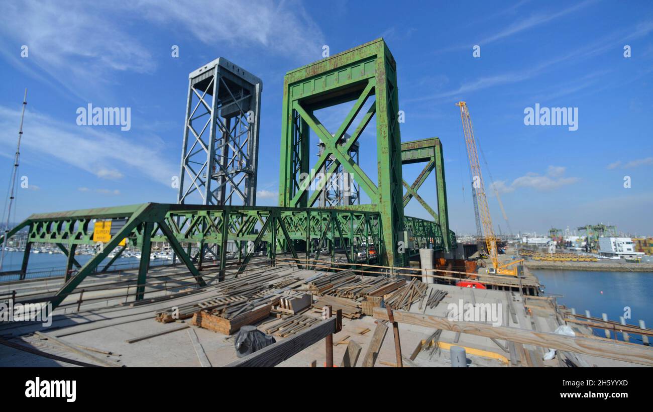 Demolition work on the Commodore Schuyler F. Heim Memorial Bridge (completed in 1948). ca. 27 January 2014 Stock Photo