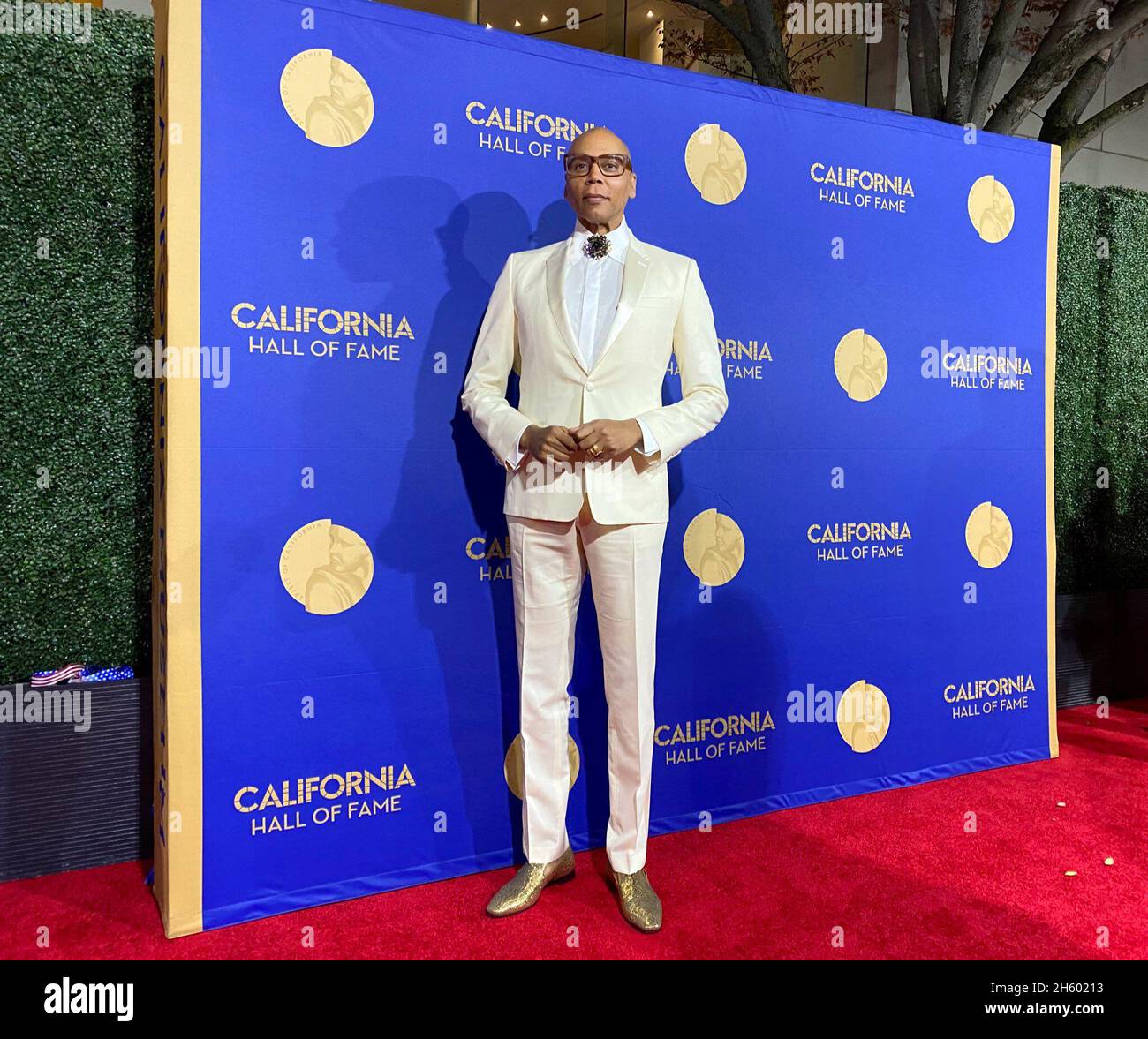 Rupaul wearing a suit hi-res stock photography and images - Alamy