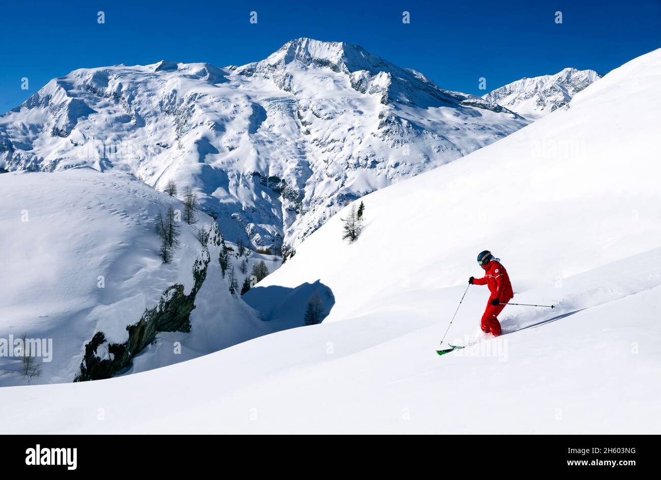FRANCE, SAVOY ( 73 ), SAINTE FOY TARENTAISE, SKI IN THE OFF PISTE CALLED LE MONAL IN THE SKI RESORT. ON THE BACK THE MONT POURRI, SUMMIT IN THE NATION Stock Photo