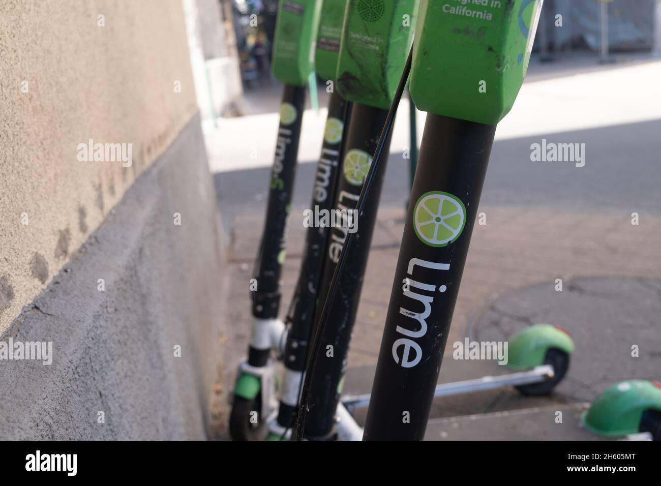 Lime scooter logo hi-res stock photography and images - Alamy