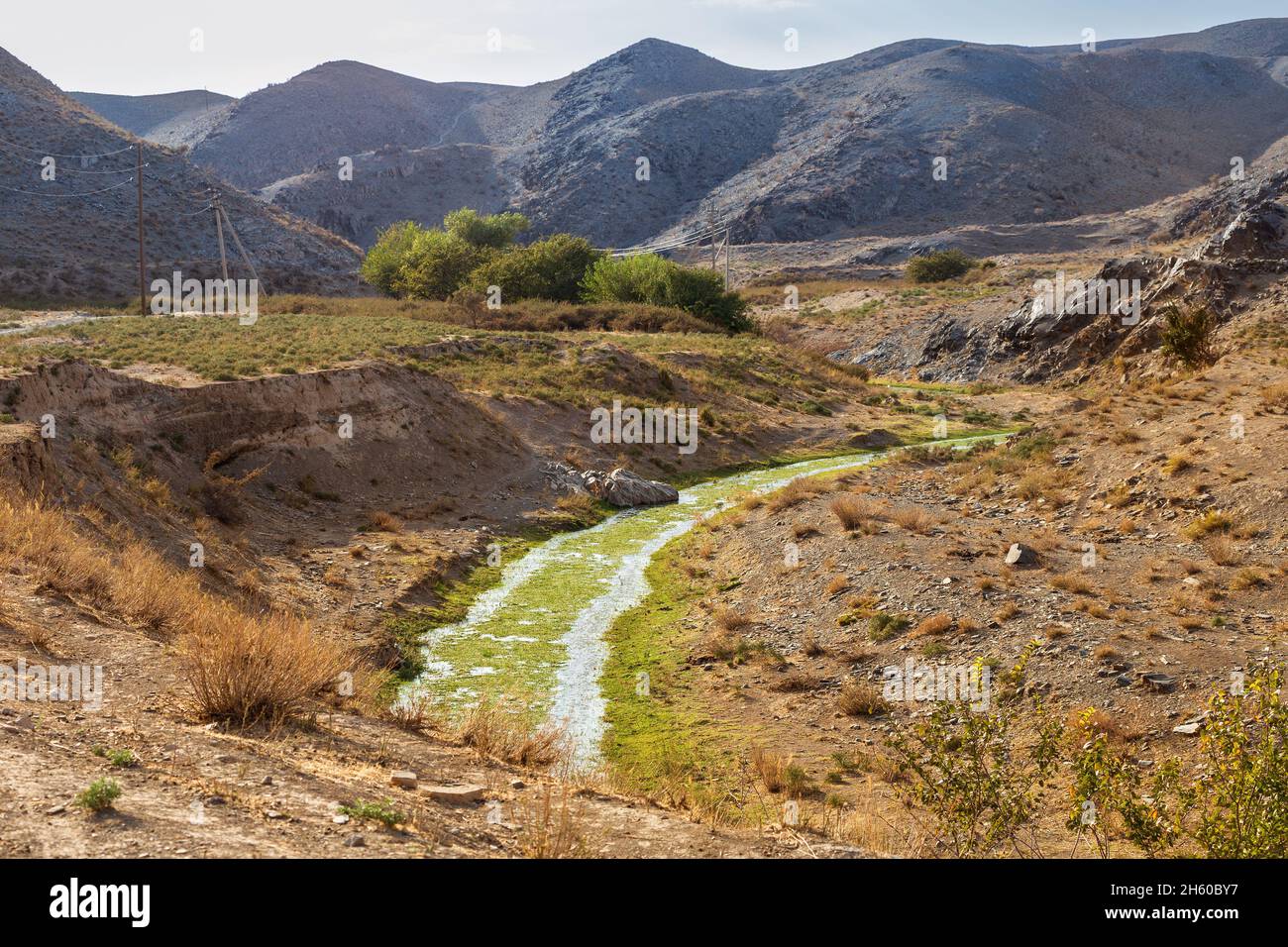 Autumn mountain landscape. A shallow stream in the Sarmysh gorge, Nuratau mountain range, Uzbekistan Stock Photo