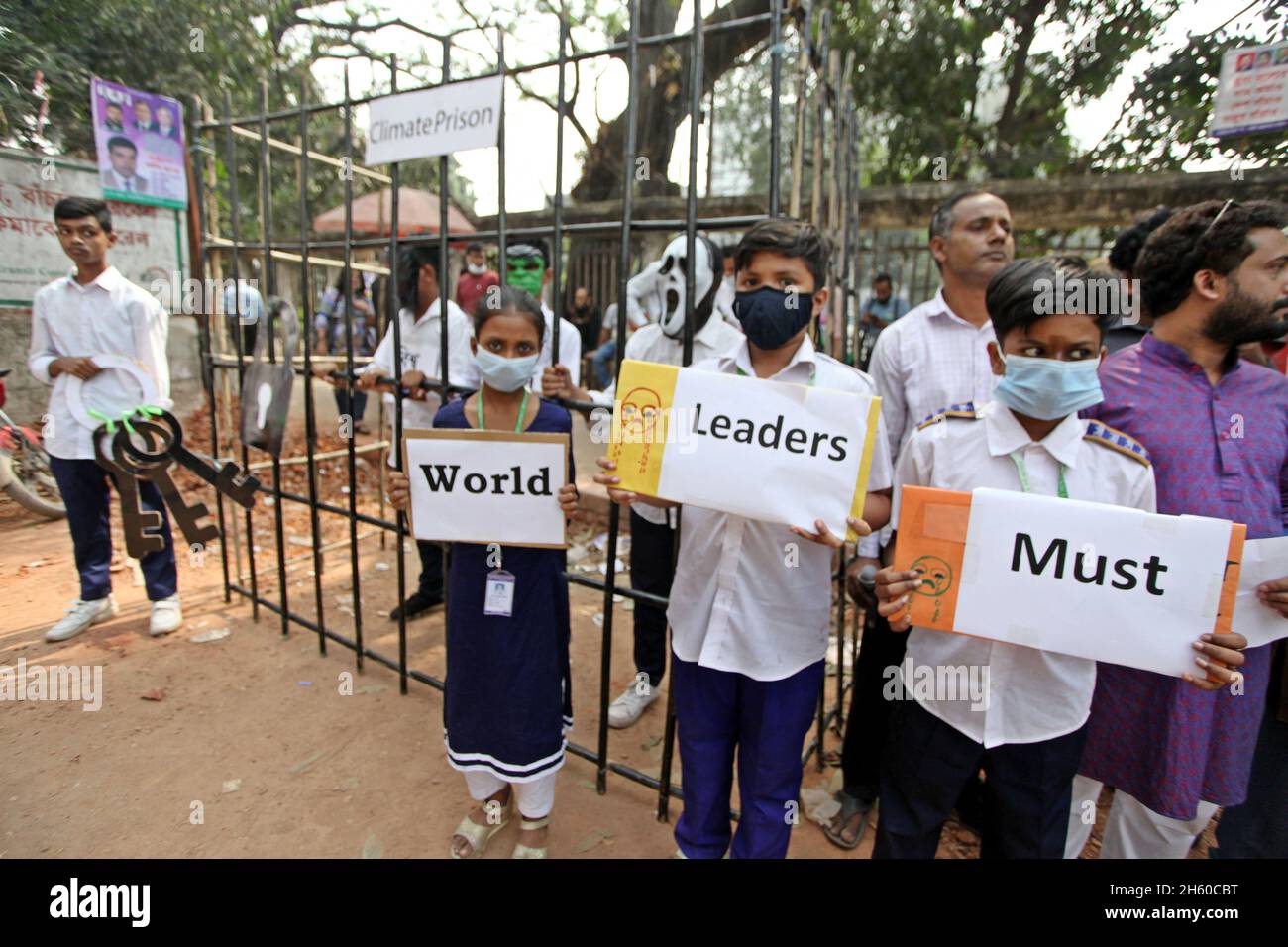 Human chains demand that world leaders be imprisoned for failing to ...