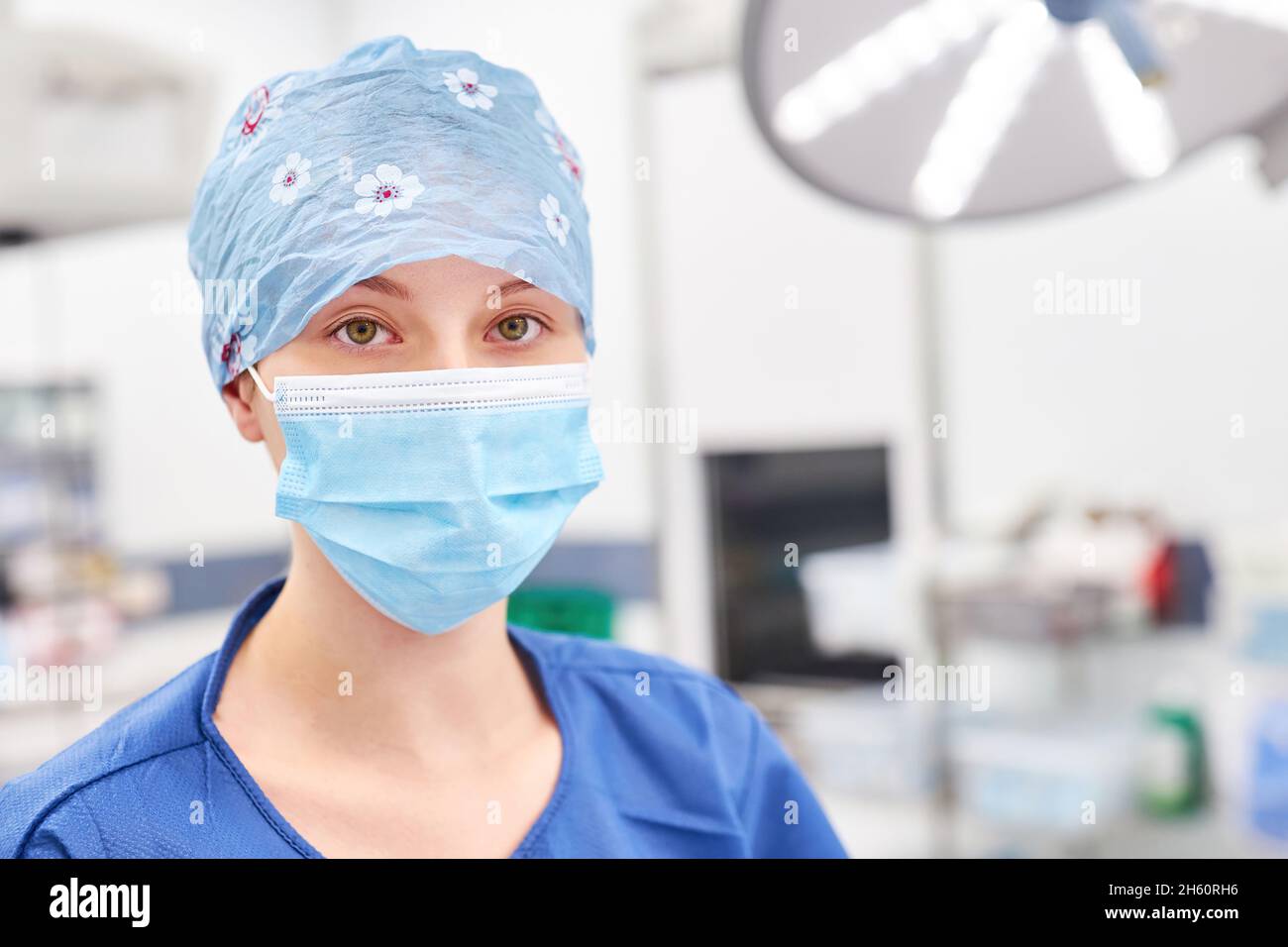 Female nurse surgical mask hi-res stock photography and images - Alamy