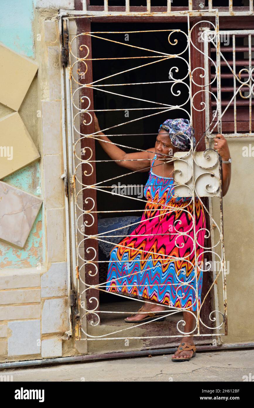 Street scene in central Havana- A woman in conversation, La Habana (Havana), Habana, Cuba Stock Photo