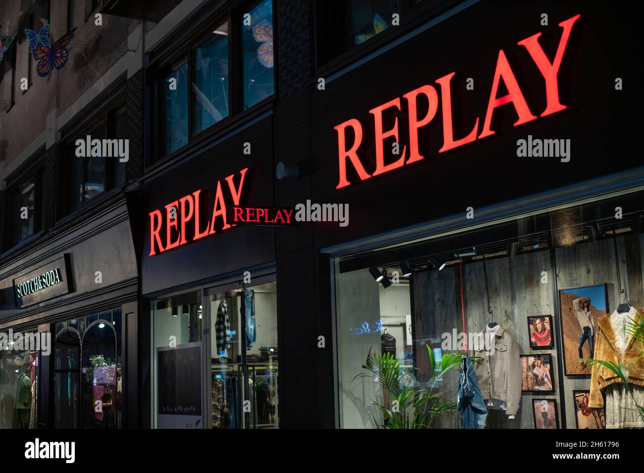 Replay shop hi-res stock photography and images - Alamy