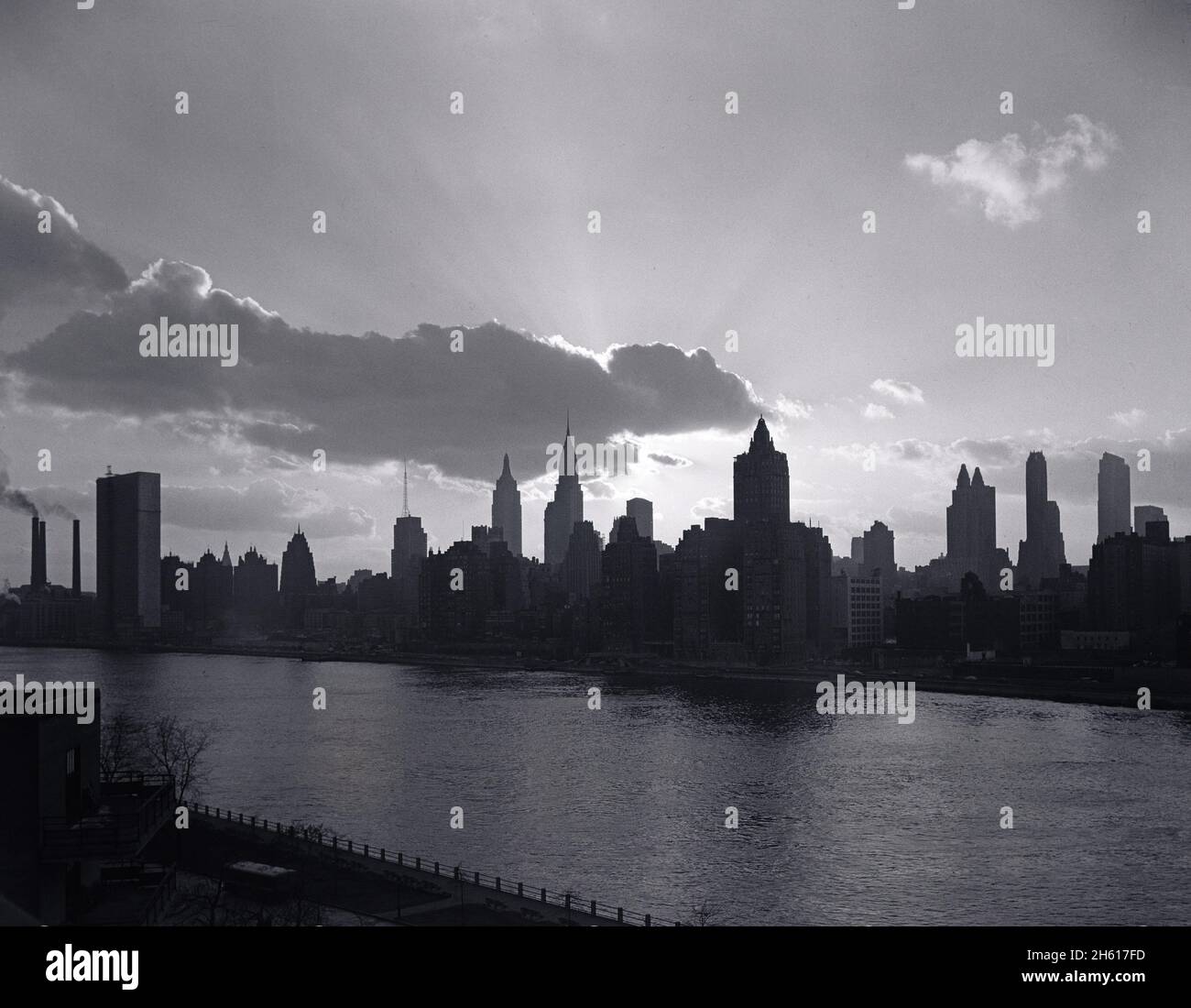 1950s new york city skyline hi-res stock photography and images - Alamy