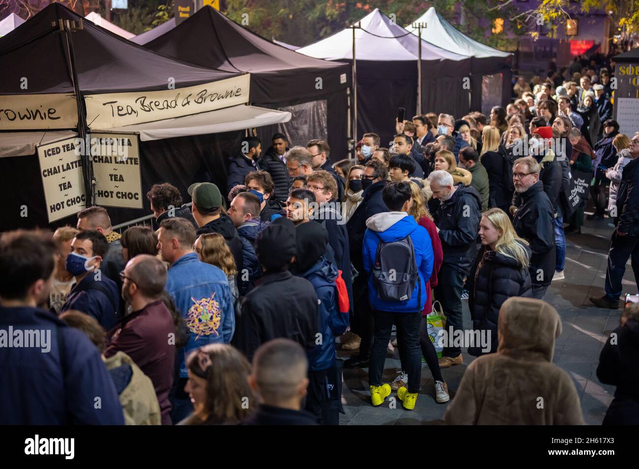 LONDON NOVEMBER 1, 2021 Shoppers wait at busy food and drink stalls