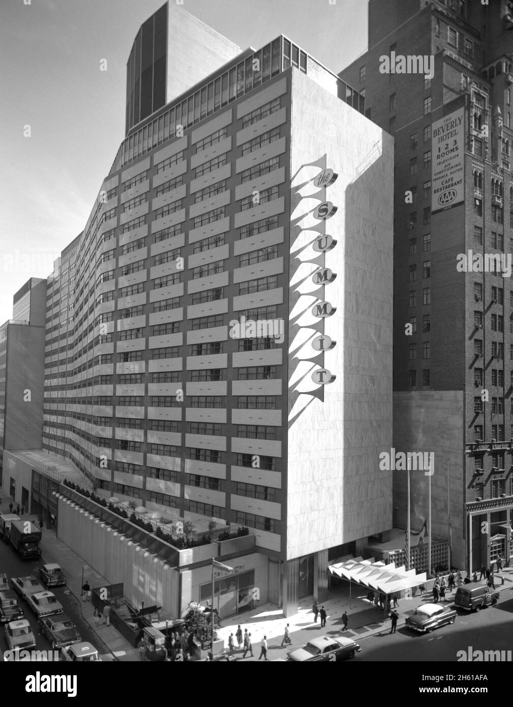 Summit Hotel, 51st St. and Lexington Ave in New YorK City; 1961 Stock Photo