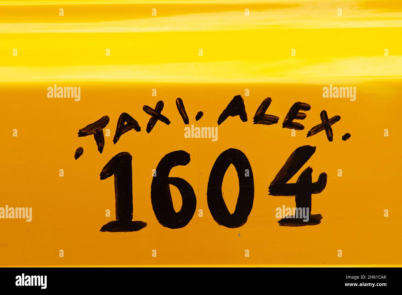 Egypte, la côte méditerranéenne, Alexandrie, taxi jaune // Egypt, Alexandria, the tramway. Yellow taxi Stock Photo