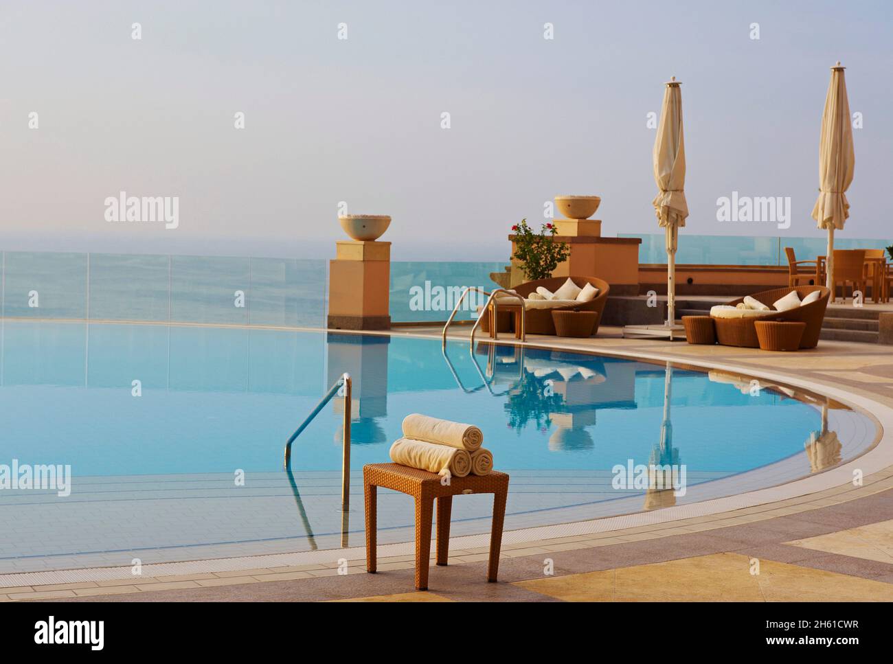 Egypte, la côte méditerranéenne, Alexandrie, la corniche, l'hôtel Four Seasons. La piscine. // Egypt, Alexandria, the Corniche, Four Seasons hotel. Sw Stock Photo