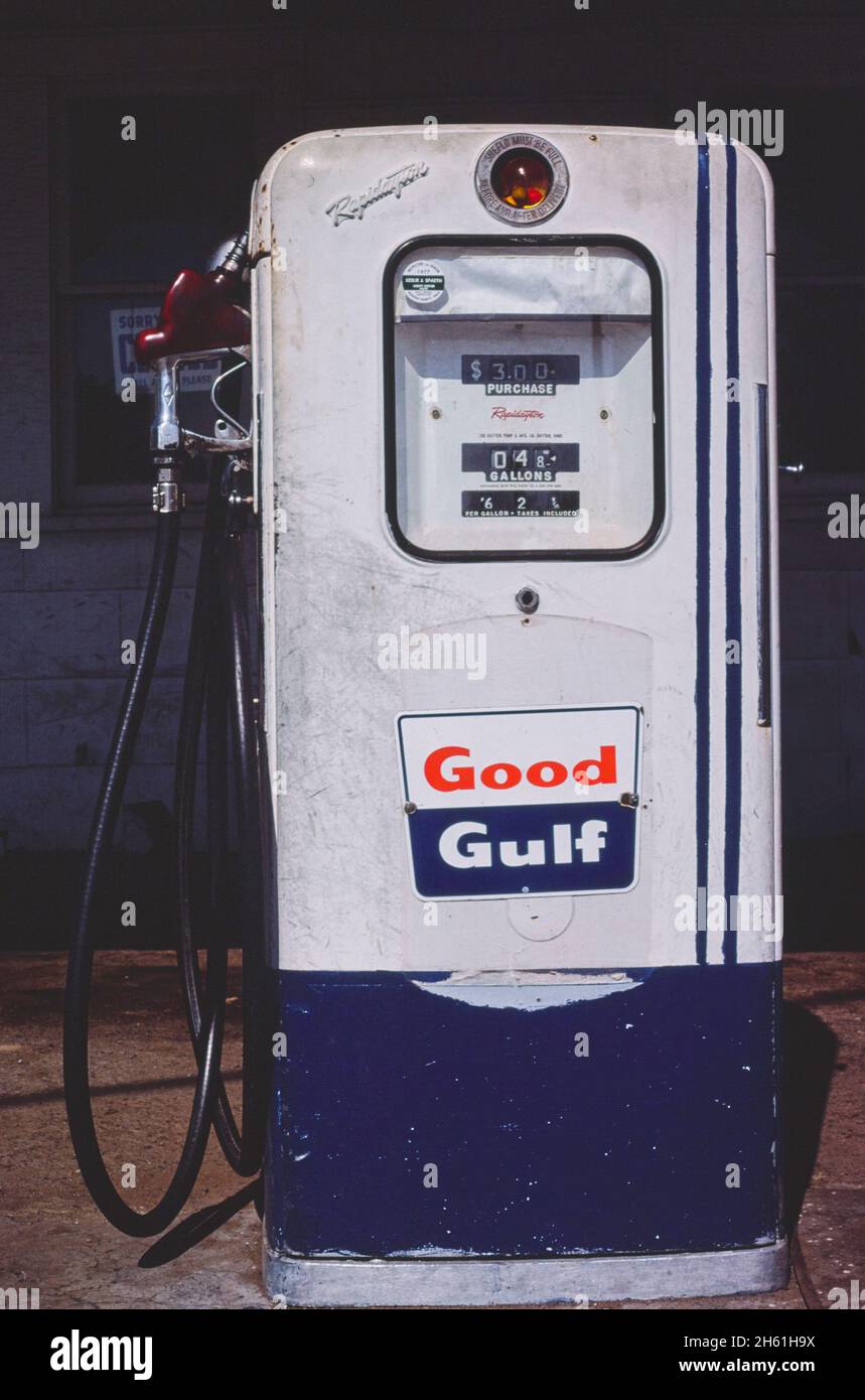 Gulf gas pump, Waynesville, Ohio; ca. 1977 Stock Photo
